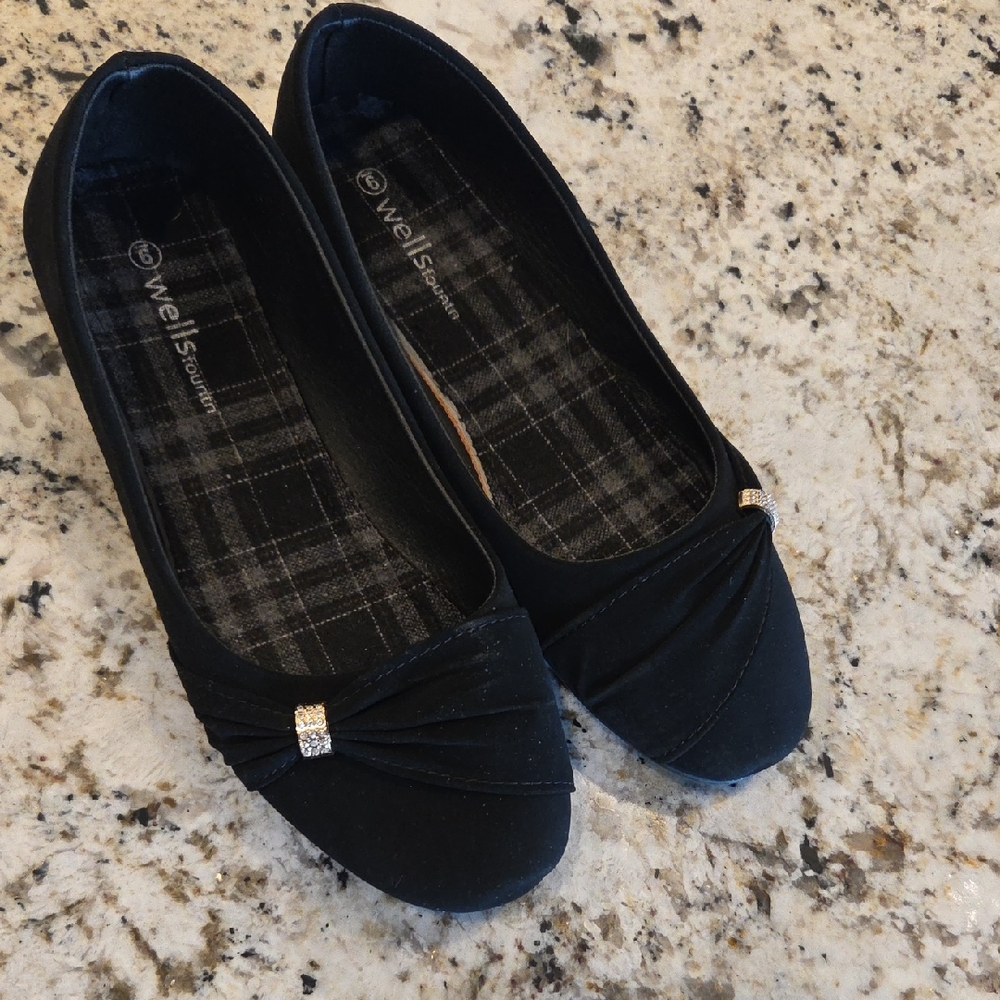 Women's Black Flats with Bow Accent